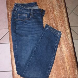 Medium wash demin short jeans